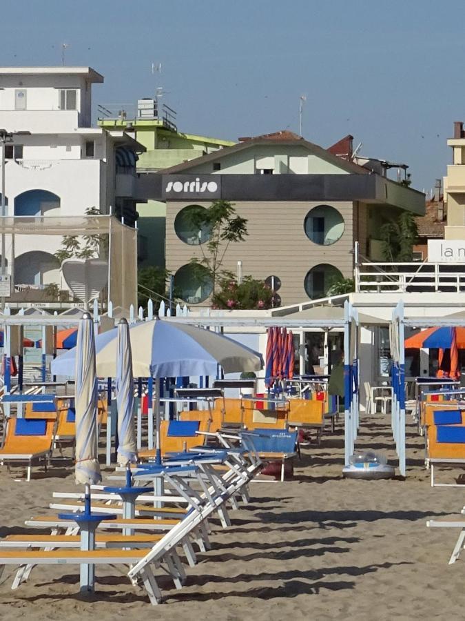 Hotel Sorriso - Molto Piu Di Una Stella Riccione Dış mekan fotoğraf