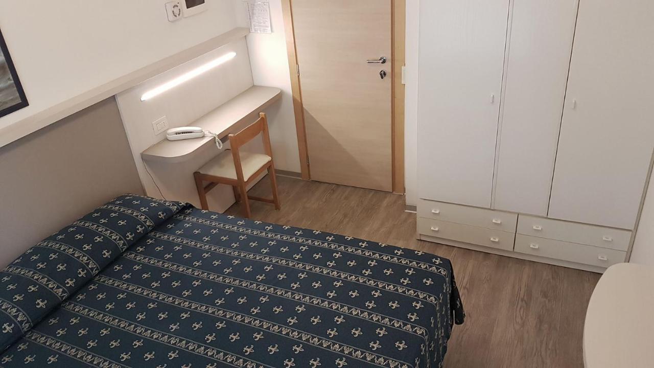 Hotel Sorriso - Molto Piu Di Una Stella Riccione Dış mekan fotoğraf