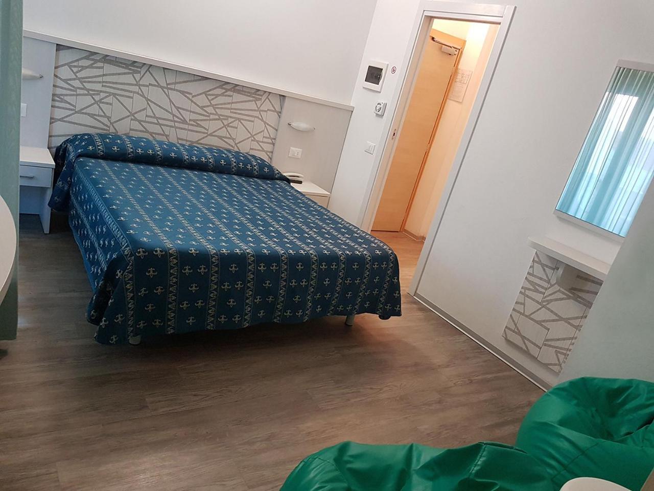 Hotel Sorriso - Molto Piu Di Una Stella Riccione Dış mekan fotoğraf