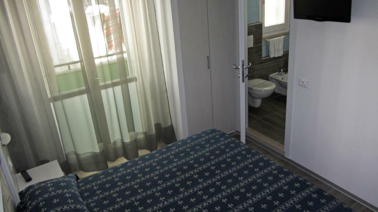 Hotel Sorriso - Molto Piu Di Una Stella Riccione Dış mekan fotoğraf