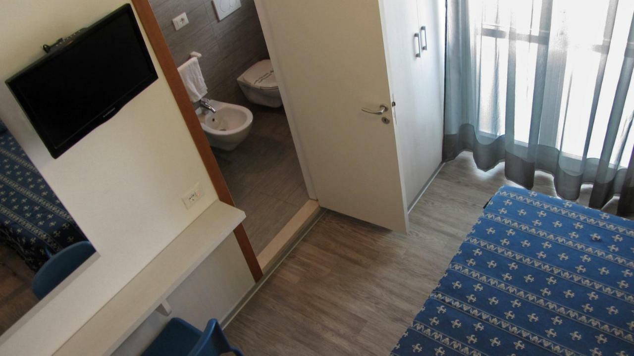 Hotel Sorriso - Molto Piu Di Una Stella Riccione Dış mekan fotoğraf