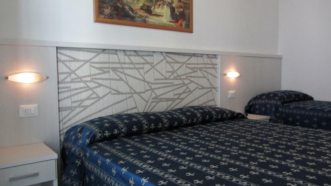 Hotel Sorriso - Molto Piu Di Una Stella Riccione Dış mekan fotoğraf