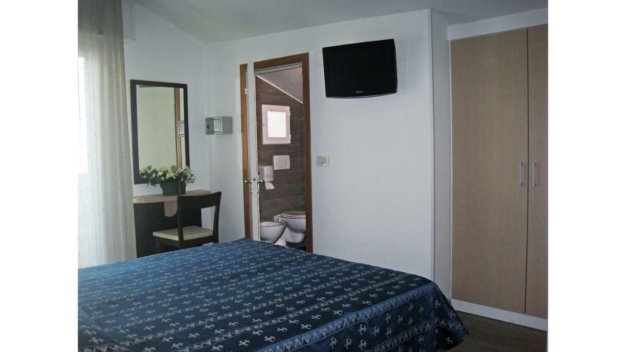 Hotel Sorriso - Molto Piu Di Una Stella Riccione Dış mekan fotoğraf